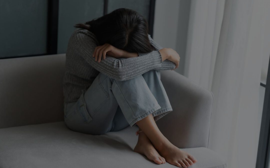 La presión invisible sobre el cuerpo femenino: cómo afecta a tu piel, postura y salud